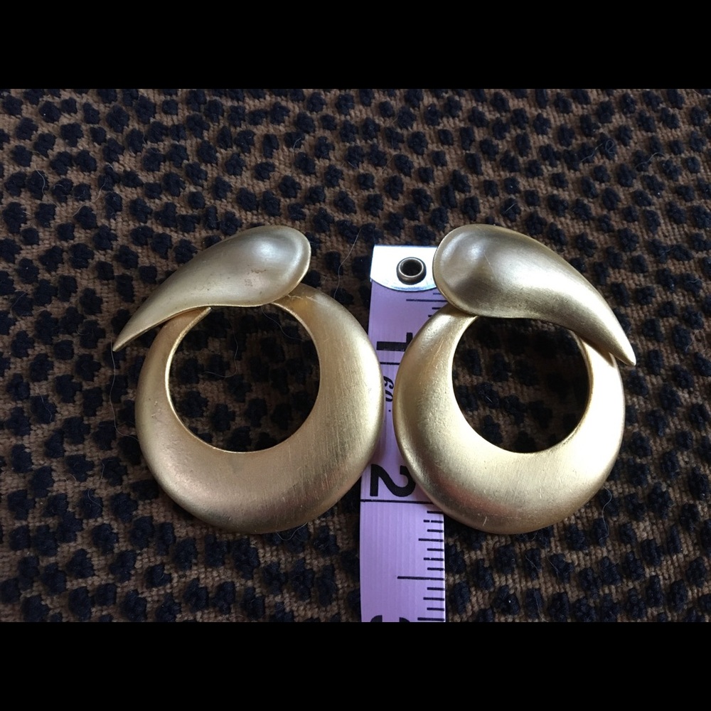 Darling, fun Diane Von Furstenberg earrings! - Picture 5 of 8